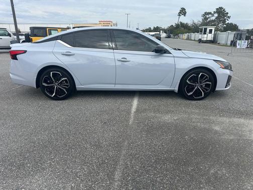 2023 Nissan Altima SR FWD