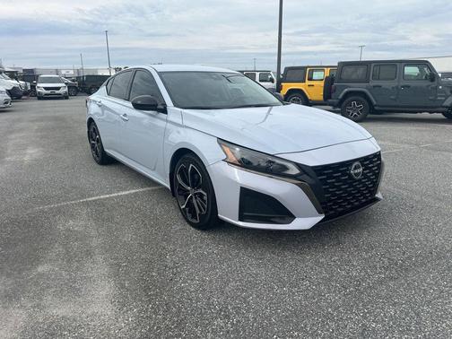 2023 Nissan Altima SR FWD