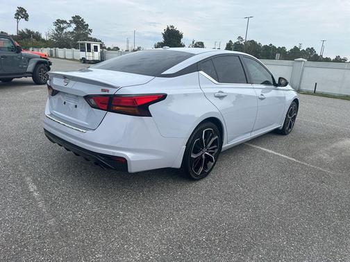 2023 Nissan Altima SR FWD