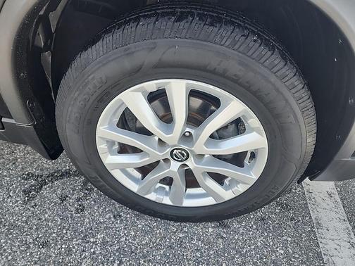 Magnetic Black 2018 Nissan Rogue SV