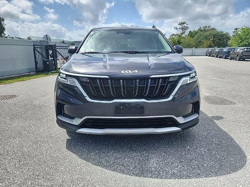 2022 Kia Carnival LX