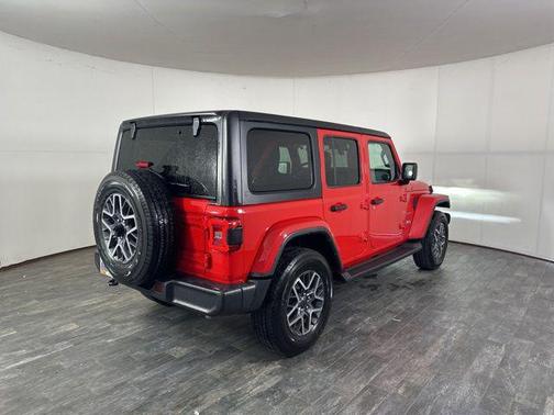 2024 Jeep Wrangler 4-Door Sahara