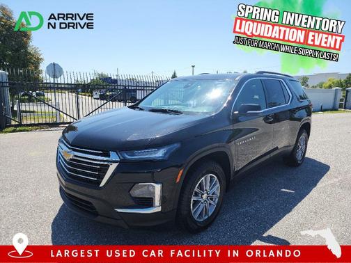 Mosaic Black Metallic 2022 Chevrolet Traverse LT Cloth