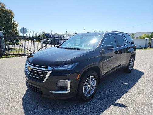 Mosaic Black Metallic 2022 Chevrolet Traverse LT Cloth