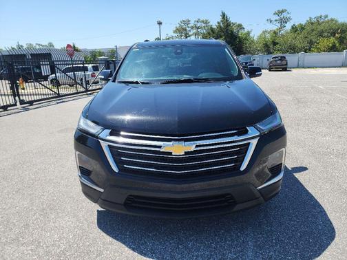 Mosaic Black Metallic 2022 Chevrolet Traverse LT Cloth