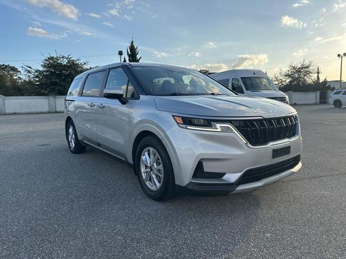 2022 Kia Carnival LX