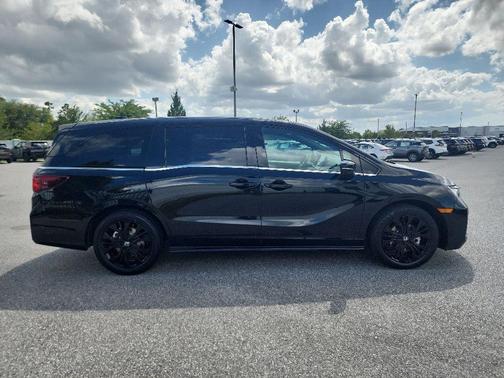 Crystal Black Pearl 2025 Honda Odyssey Sport-L
