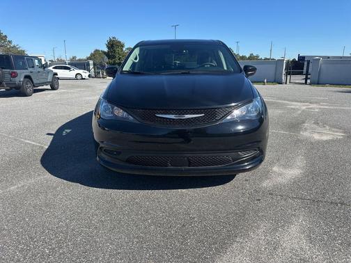 2024 Chrysler Voyager LX