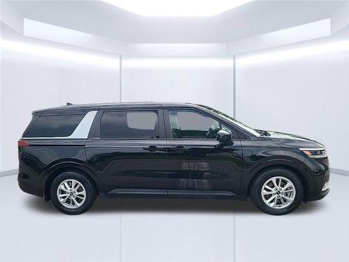 Black 2022 Kia Carnival LX
