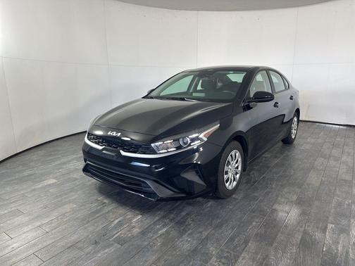 Aurora Black 2024 Kia Forte LXS