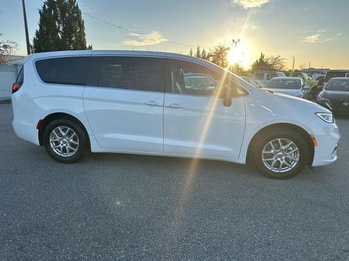2025 Chrysler Pacifica L