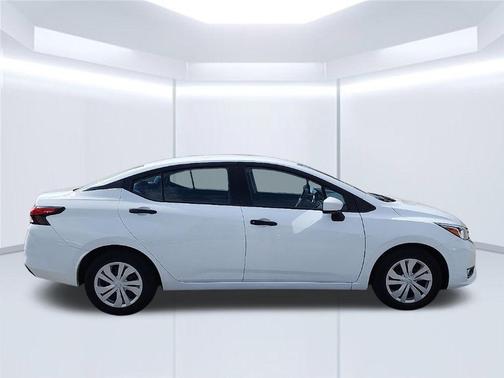 Aspen White Tricoat 2024 Nissan Versa 1.6 S