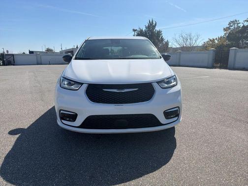 2025 Chrysler Pacifica L