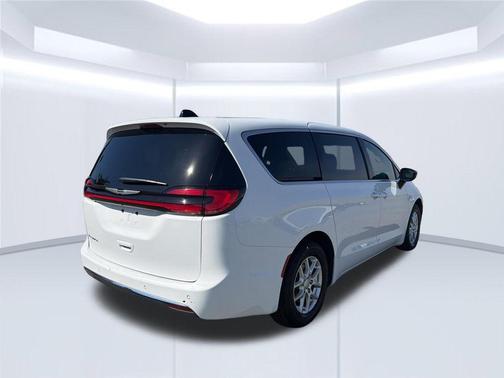 Bright White Clearcoat 2025 Chrysler Pacifica L