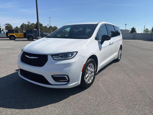 Bright White Clearcoat 2025 Chrysler Pacifica L