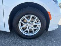 Bright White Clearcoat 2025 Chrysler Pacifica L