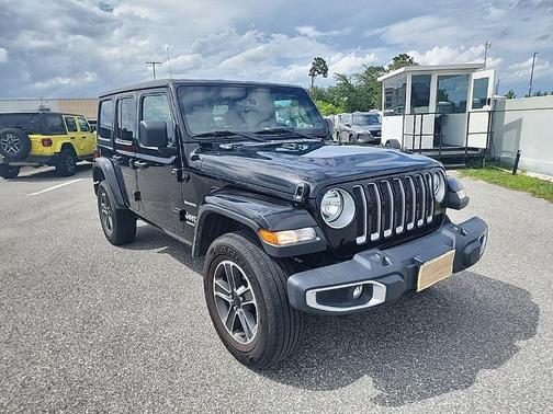 Black Clearcoat 2023 Jeep Wrangler 4-Door Sahara
