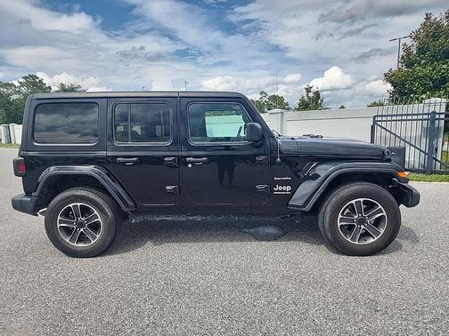 Black Clearcoat 2023 Jeep Wrangler 4-Door Sahara