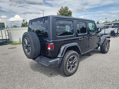 Black Clearcoat 2023 Jeep Wrangler 4-Door Sahara