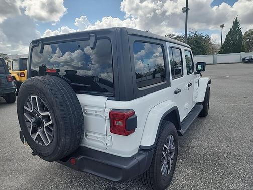 2024 Jeep Wrangler 4-Door Sahara