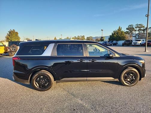 2025 Kia Carnival LXS