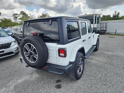 Bright White Clearcoat 2023 Jeep Wrangler 4-Door Sahara