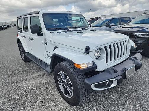 Bright White Clearcoat 2023 Jeep Wrangler 4-Door Sahara