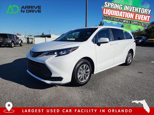 2025 Toyota Sienna LE