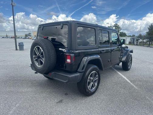 2023 Jeep Wrangler 4-Door Sahara
