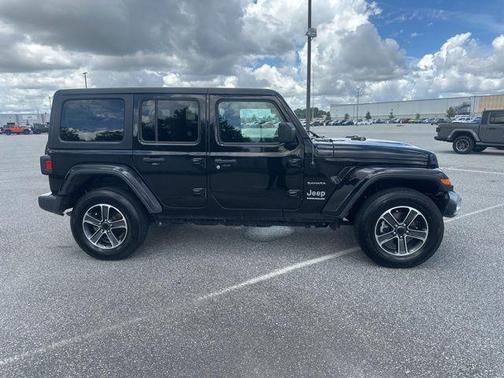 2023 Jeep Wrangler 4-Door Sahara