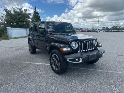 2023 Jeep Wrangler 4-Door Sahara