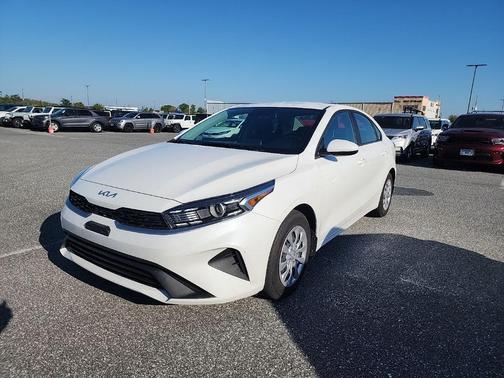 Snow White Pearl 2024 Kia Forte LXS