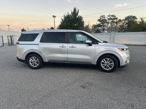 2022 Kia Carnival LX