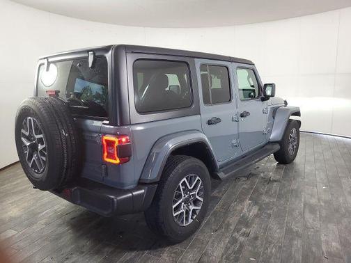 2024 Jeep Wrangler 4-Door Sahara