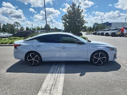 Gray Sky Pearl 2023 Nissan Altima SR FWD