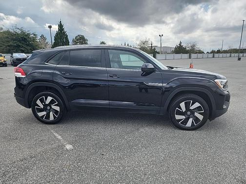 2025 Volkswagen Atlas Cross Sport 2.0T SE w/Technology