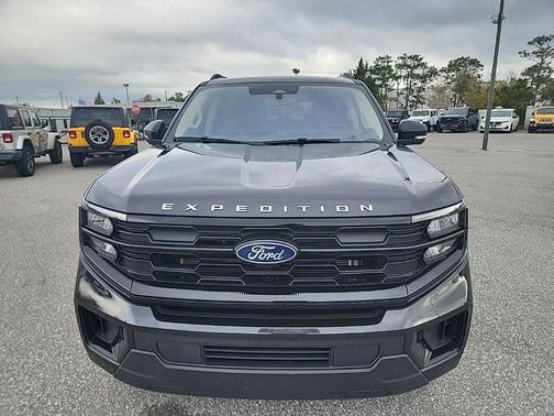 2025 Ford Expedition Max Active 4x4