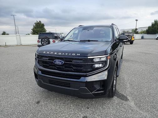 Black Metallic 2025 Ford Expedition Max Active 4x4