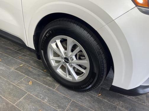 2022 Kia Carnival LX