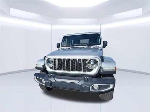 Silver Zynith Clearcoat 2024 Jeep Wrangler 4-Door Sahara