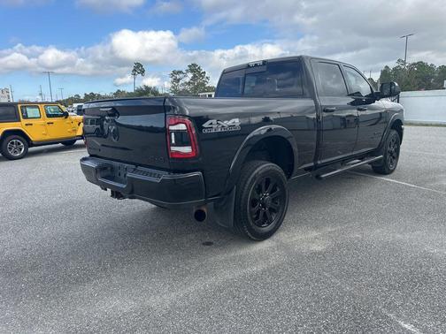 2020 RAM 2500 Laramie Crew Cab 4X4 6'4' Box