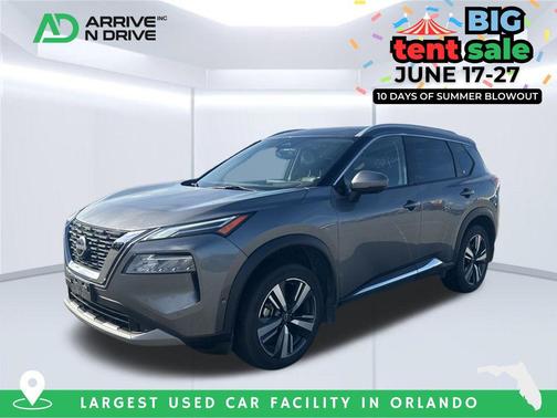 Boulder Gray Pearl/Super Black 2023 Nissan Rogue Platinum
