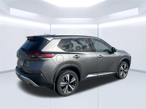 Boulder Gray Pearl/Super Black 2023 Nissan Rogue Platinum