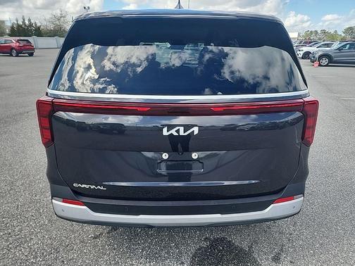 2025 Kia Carnival LXS