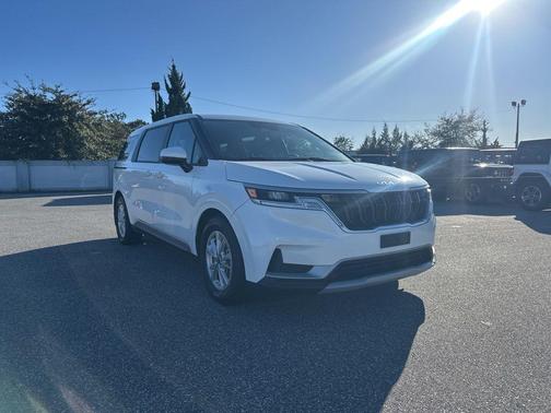 2022 Kia Carnival LX