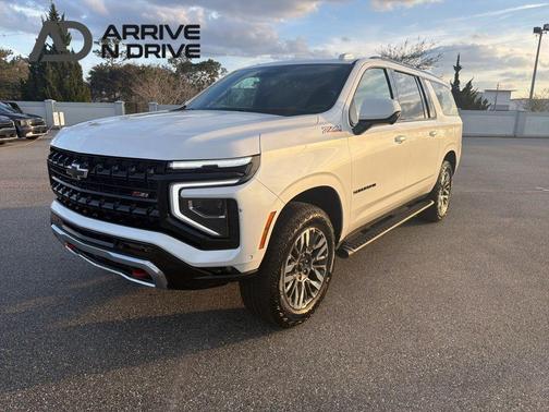 Iridescent Pearl Tricoat 2025 Chevrolet Suburban 4WD Z71 SUV