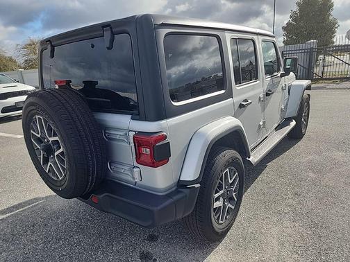 2024 Jeep Wrangler 4-Door Sahara