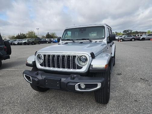 Silver Zynith Clearcoat 2024 Jeep Wrangler 4-Door Sahara
