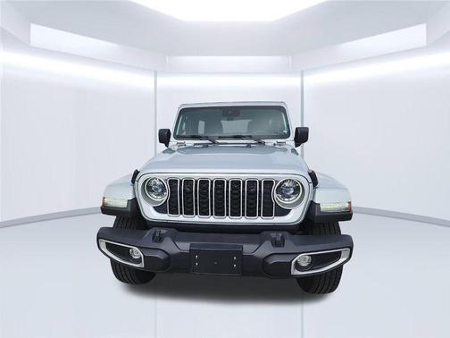 Silver Zynith Clearcoat 2024 Jeep Wrangler 4-Door Sahara