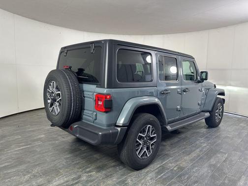 2024 Jeep Wrangler 4-Door Sahara